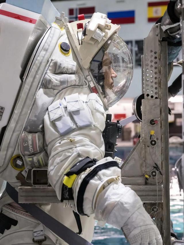 发射3天没到空间站！日本新飞船号称探月，却连主动对接都不会