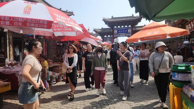 玉泉区举办"珍视历史街区 传承城市不朽文脉"主题宣传活动