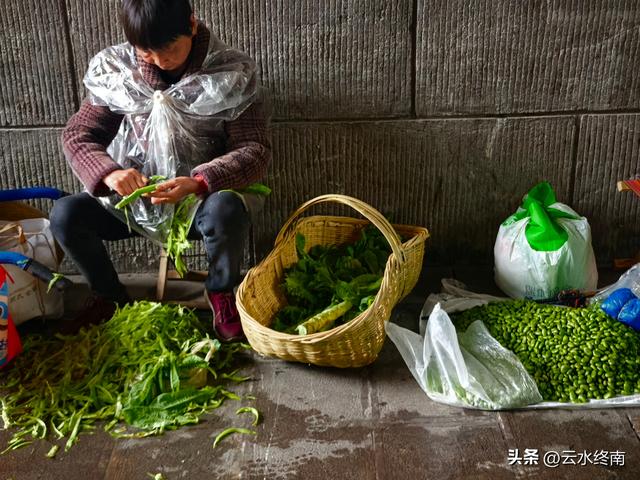 陕鄂交界的这宝藏小城，真是陶渊明的桃花源，在老街逛吃停不下来
