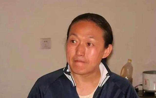 被教练下药终身不育，退役后当搓澡工嫁和尚，她是9枚金牌的冠军