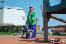 机器狗化身导盲犬 苏州吴中企业为视障人士提供出行便利图片