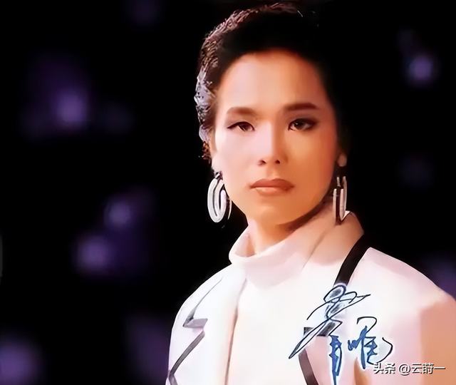 62岁韦唯现状，家暴前夫离世，车祸脊柱断裂	，3个混血儿子已回国