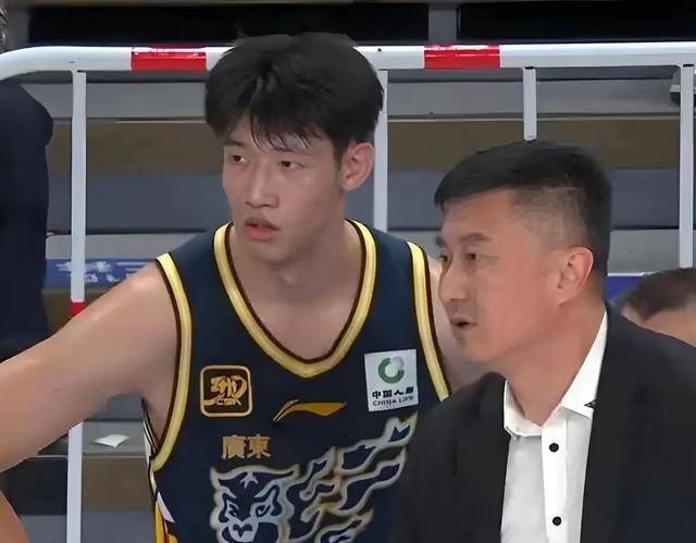 狂轰46+21+6！广东双子星爆发，黄明依16篮板，二飞离开竞争加剧