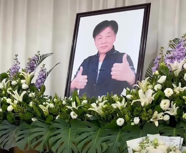 一场追悼会	，戳穿了梁小龙在香港的真实地位，原来成龙没说谎！