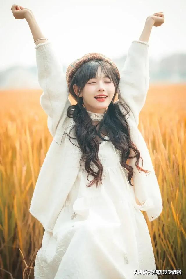 浙江金华一校花太漂亮了，五官精致， 鞋码36.1	，美得让人移不开眼