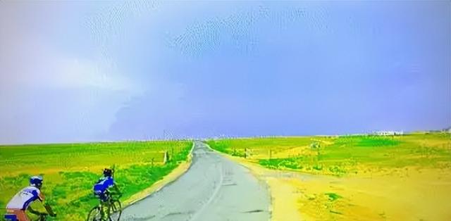 金色沙海藏粉色秘境！内蒙古这片土地，藏着哪些不为人知的秘密？