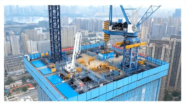 花700亿建中国第一高楼，如今17年过去，高楼却成最大烂尾楼
