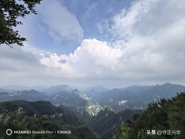 水洪池1470米高山上的翻身仗——一条路凿出希望一片景暖了日子