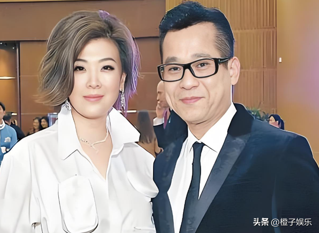 21岁拍三级，30岁被出轨，38岁嫁大佬，如今52岁没孩子也被宠成宝