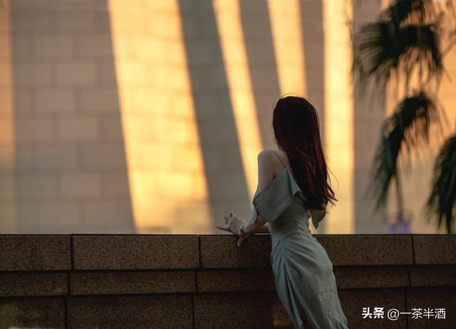 路边的苹果与车内的美女，老王自驾游路上的艳遇