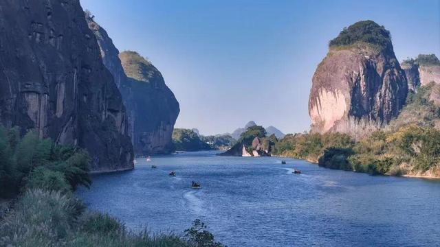 联动抖音官方ip“来江西晒个秋”带你玩转鹰潭，跟随旅游主播，打卡秋日同款场景！