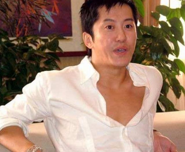 他8次上春晚，作死被捕入狱	，如今56岁无人问津，沦落到四处走穴