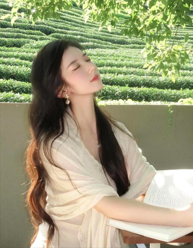 昆明大学一校花好漂亮， 身高169cm，体重50kg 美的让人移不开眼