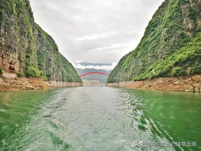 长江支流上的小三峡和小小三峡的峡谷风光