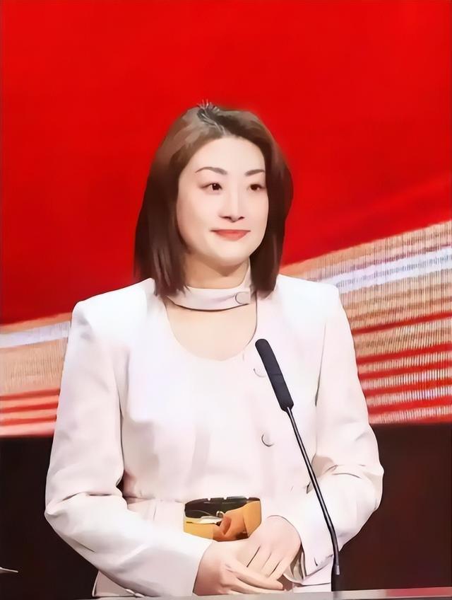 宗馥莉的畸形家庭：亲爹出轨，爷奶不爱，叔叔背刺，小三夺权