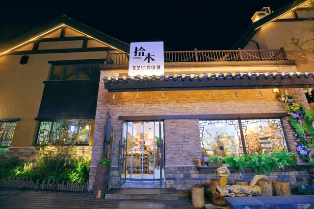 长白山恩都里度假区，旅游打卡新地标，感受夜色里的浪漫与新潮