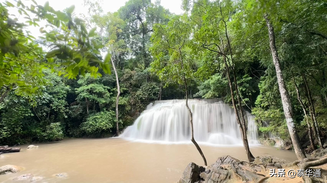 泰国爱侣湾国家公园因暴雨水位上涨！暂停瀑布戏水活动！
