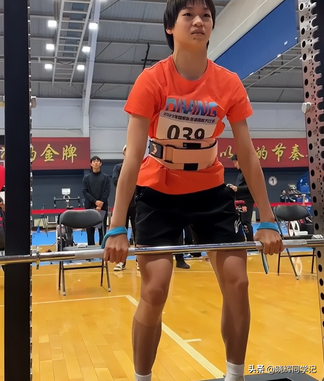 全红婵正式回归亮相！身材高挑颜值抢眼，留长发后判若两人