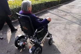 老人电动轮椅，哪个牌子性价比高？行内人推荐这3个知名大牌图片