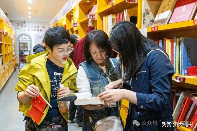 洪洞大槐树景区国庆盛宴持续升温移民后裔老家寻根忙
