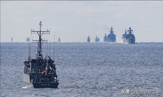 日本最怕的事来了！高市拒不道歉后，解放军4万吨舰队抵近12海里