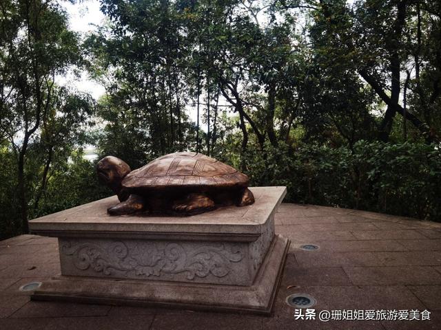 佛山高明文化地标，以“龟”命名，岭南诗圣倡建，曾是西江航行标