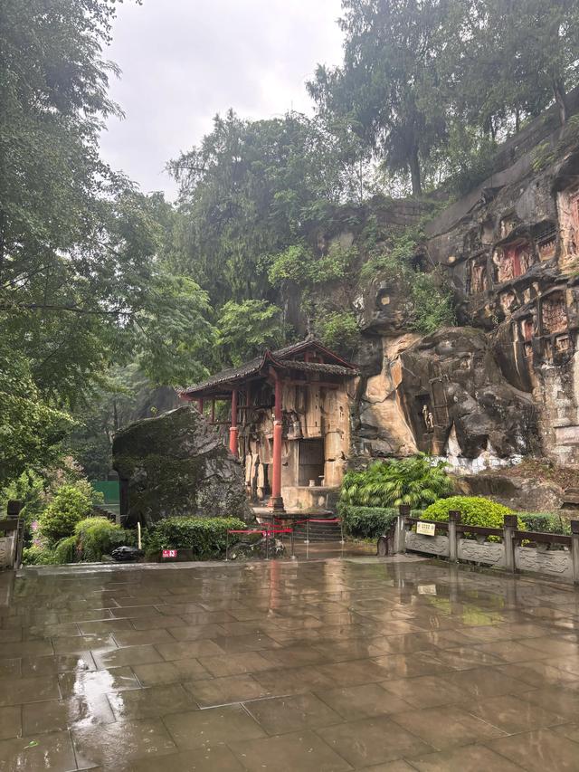 七言·雨沐佛光