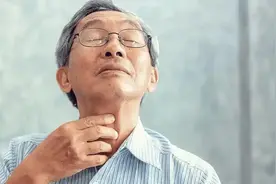 短短一年咽喉炎变喉癌？医生提醒：出现3种症状不能拖，小心癌变图片