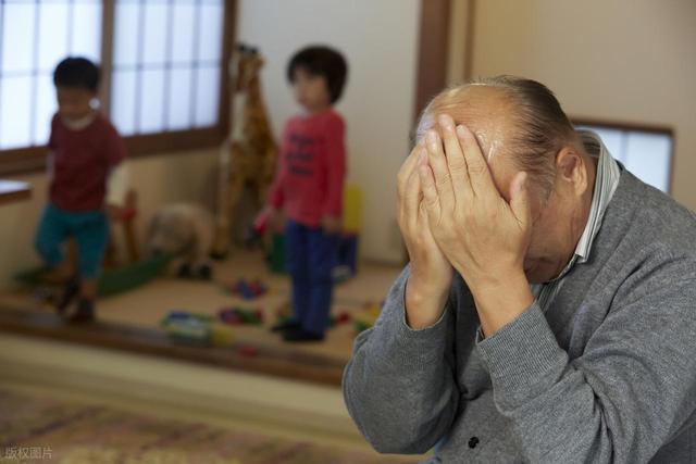 身体是否缺铁，看散步就知？贫血患者，散步常有这3个症状