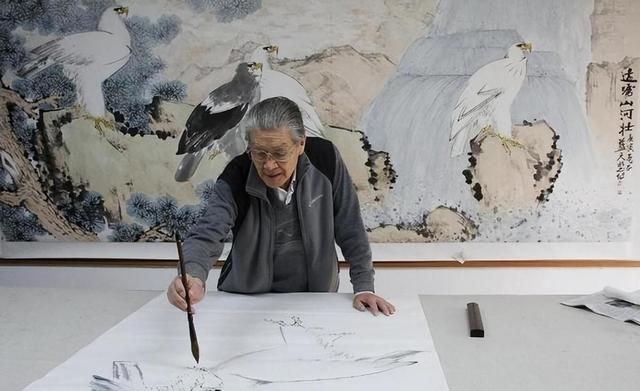 白天演员、晚上间谍，隐姓埋名75年，95岁“姜子牙”的传奇一生