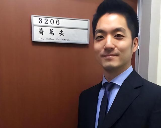蒋介石恐怕做梦也没想到，当年不让姓蒋的后代，最终却代表了蒋家