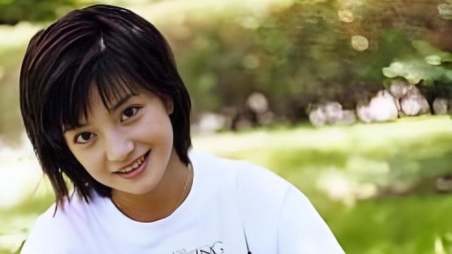 封杀4年，赵薇做梦也没想到，如今56岁哥哥竟成了自己的“救赎	”