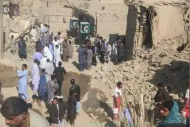 中国血统装备经受实战化检验！巴铁空袭伊朗，枭龙投弹，歼10压阵图片