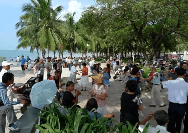 三亚地位不保？东北人悄悄换目的地，一去西双版纳就不想回来了