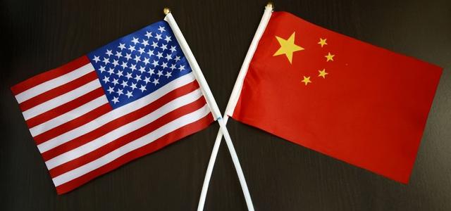 拿到稀土后，美国对华定位变了，3次下重手，逼中国付出更高代价