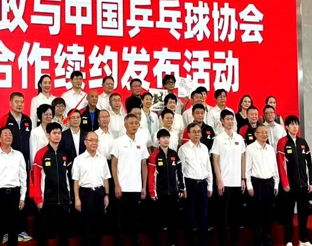 国乒大合照！暴露真实地位，王楚钦、王曼昱靠边站，C位实至名归