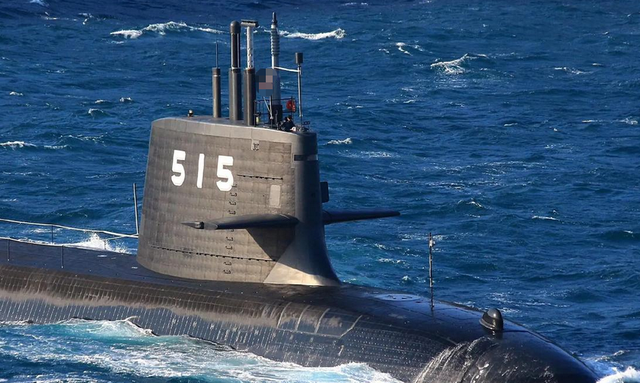 得寸进尺！“无核三原则”试探后	，高市不演了：不排除要核潜艇