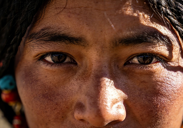 西藏哲蚌寺偶遇神秘人，揭示这个世界的本质是什么？很颠覆的答案