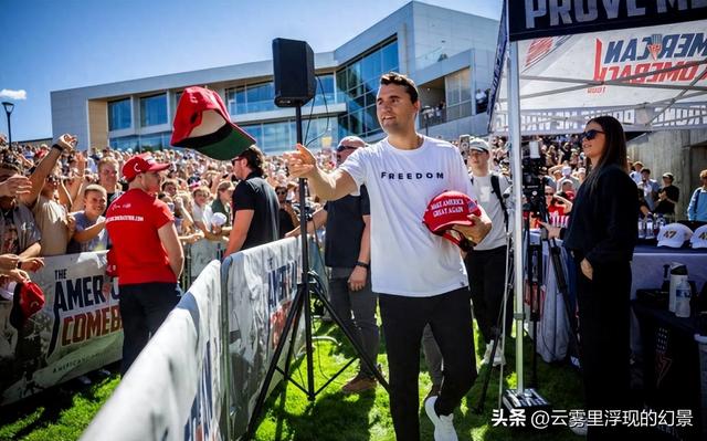 政治仇杀开启民间化，保守派烈士之死，或成英美社会分裂临界点
