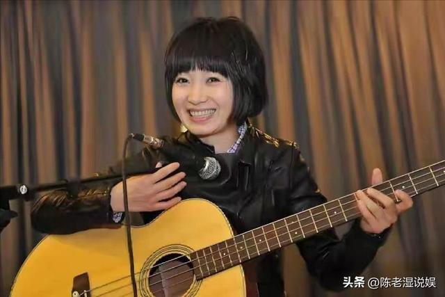 连上5次春晚，私下却和恩师同居怀孕被骗流产，今57岁依旧单身