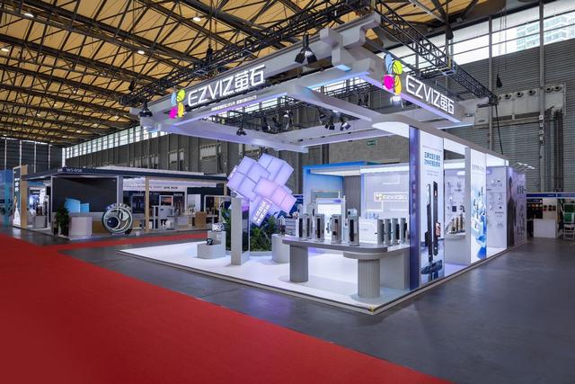 萤石 AI 智能锁强势登陆 2025 五金展：Y5000FVX 系列双产品亮相