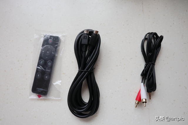 谁说电视机只能配回音壁？漫步者R1700BT+音箱：双单元66W功率
