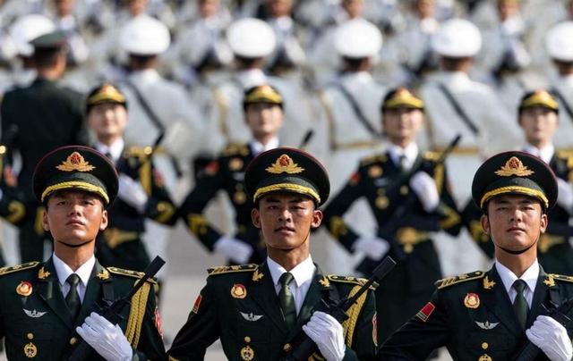 菲军方预言成真，中国拖船驶离仁爱礁，菲坐滩军舰逃过一劫？