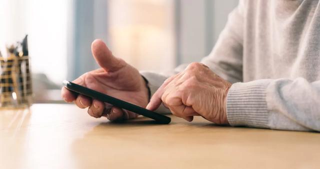 在数字洪流中，修一座堤坝