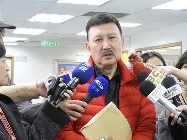 从歌王沦为“台独”的他，赔光家产还欠下百万债务，如今晚年凄凉