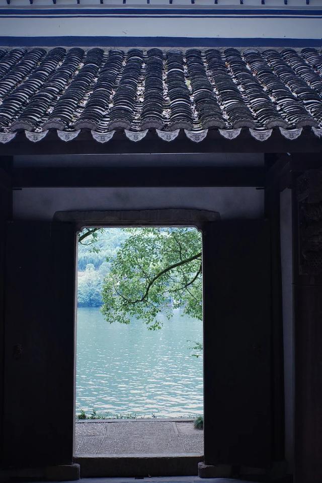 庐山烟雨浙江潮