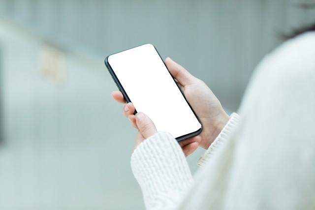 华为Mate70屏幕形态揭秘：标准版直屏回归，Pro版曲屏升级怎么选