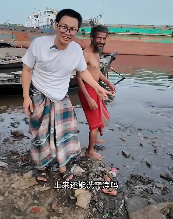 中国小伙在印度干了一杯恒河水，高烧三天全身肿胀，直言千万别喝