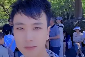燕冬萍彻底笑不出来了，前夫开播礼物满天飞，人也精神帅气了不少图片