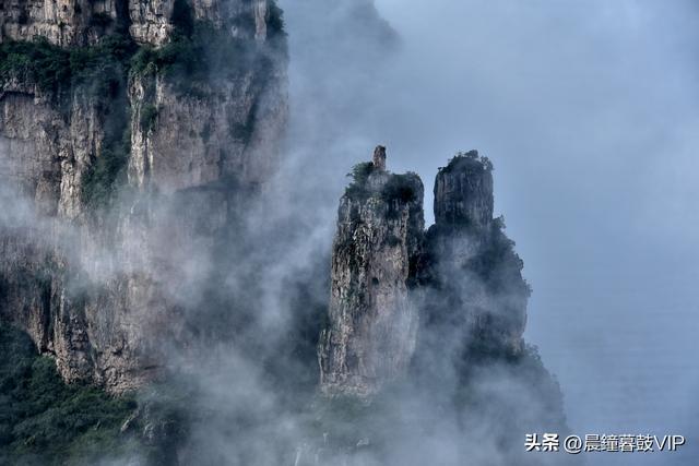 欧亚张家凹的奇峰和云海